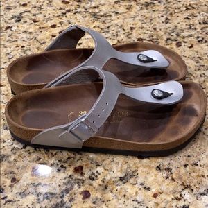 Birkenstock’s- Gizeh Silver